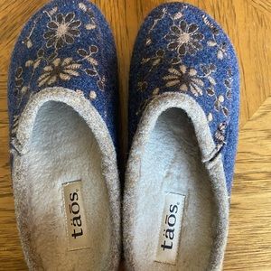 taos woolderess 2 clogs